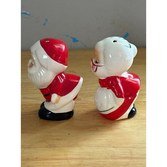 Vintage Santa & Mrs. Claus Ceramic Kissing Salt & Pepper Shakers Christmas Japan - Picture 2 of 6